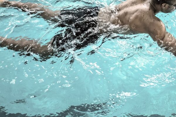 Schwimmer im Hallenbad Schwimmer im Hallenbad